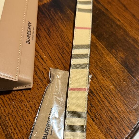Burberry Checkered Beige and Black Belt and eyeglass case bundle - Picture 8 of 16